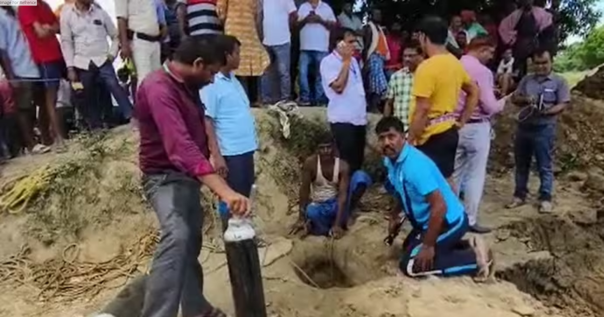 Bihar: Rescue operation underway after 3-year-old child falls into 40-feet borewell